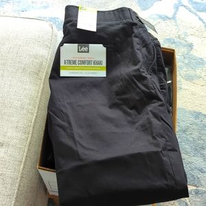 Men's Lee Xtreme Comfort Khaki. Size 40x32.